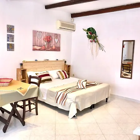 Due Passi Dal Tramonto Affittacamere Guest house *