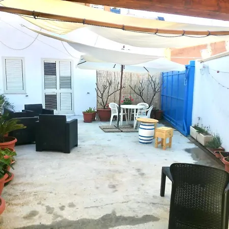 Due Passi Dal Tramonto Affittacamere Guest house *