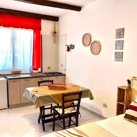 Guest house Due Passi Dal Tramonto Affittacamere *